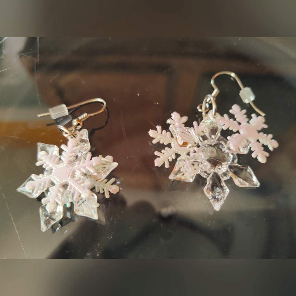 Handmade Snowflake earrings🍒 Bundle and Save 🍒